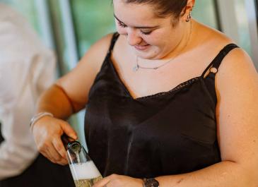 Buffet vin d'honneur sur péniche "La Joncque" à Toulouse. Crédit photo "Le lapin jaune photographies"